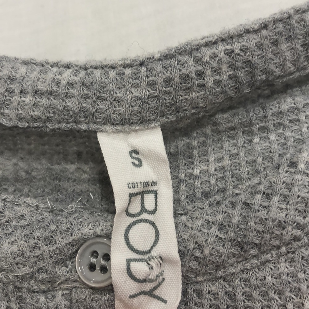 Women’s grey long sleeve waffle top. - Picture 2 of 2